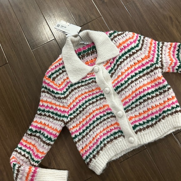 Zara blogger Bloggers Favorite
Rainbow Stripe Button Up Lapel... - Picture 4 of 7